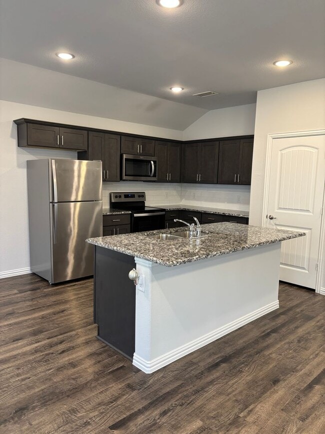 Building Photo - Modern Comfort Meets Everyday Convenience – Don’t Miss Out!