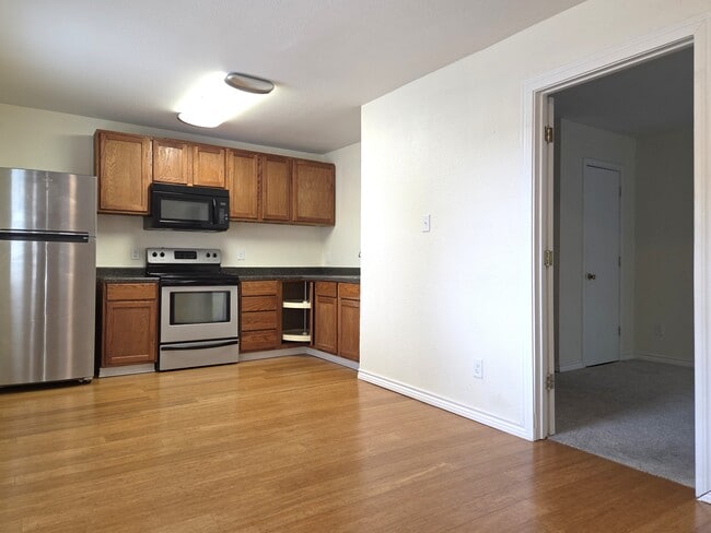 Building Photo - 513 Wolf St