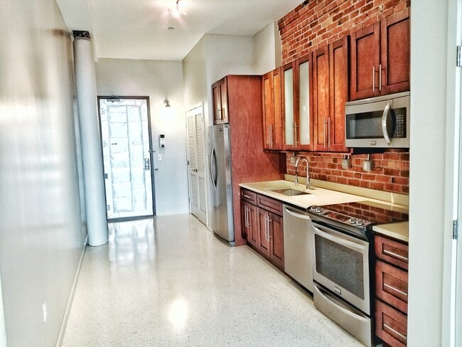 Eat in Kitchen - 275 Medford