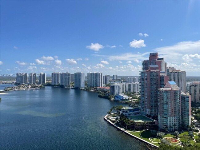 Foto del edificio - 3530 Mystic Pointe Dr