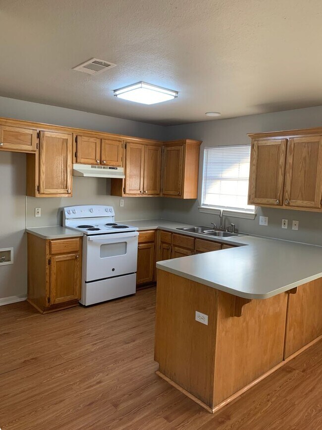 Foto del edificio - 3 bedroom 2 bath with Garage