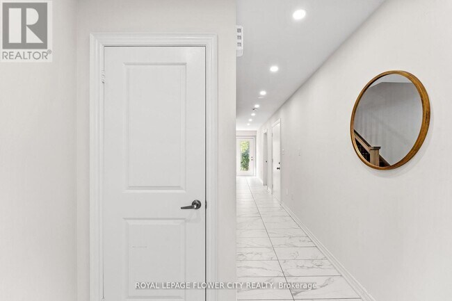 Building Photo - 38 Queenpost Dr