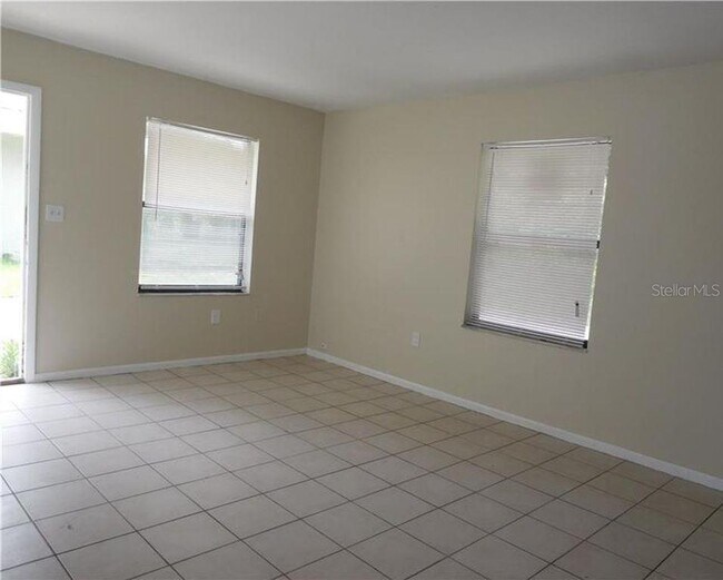 Building Photo - 2434 S Maple Ave