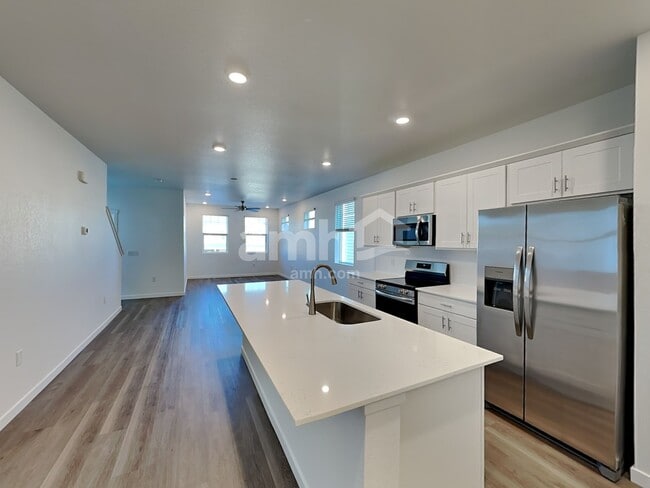 Building Photo - 26145 E Calhoun Pl