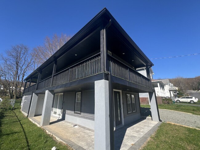 Building Photo - NEWLY RENOVATED HOME in Old Forge with Lea...