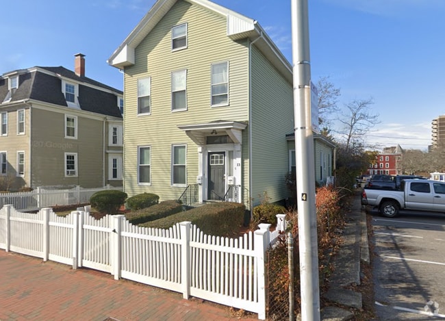 Building Photo - 13 Pleasant St