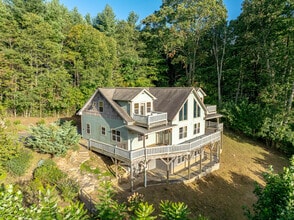 Building Photo - 452 Lotawatah Dr
