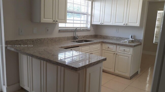 Foto del edificio - 216 SW 7th St