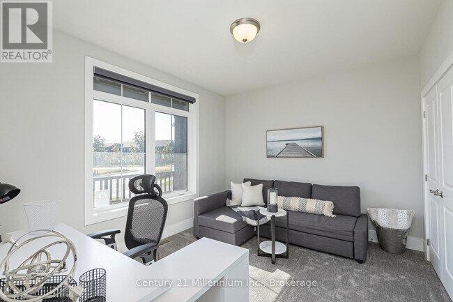 Photo du bâtiment - 102 Red Pine St.