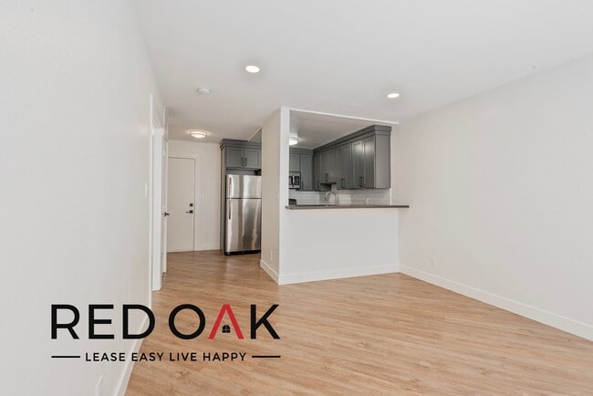 Building Photo - 310 S Kenmore-104