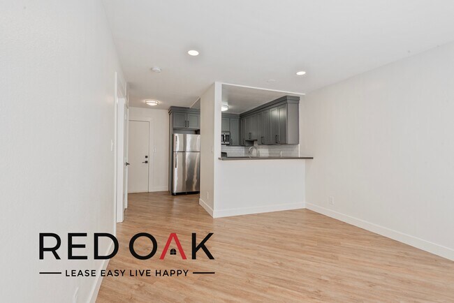 Building Photo - 310 S Kenmore-304