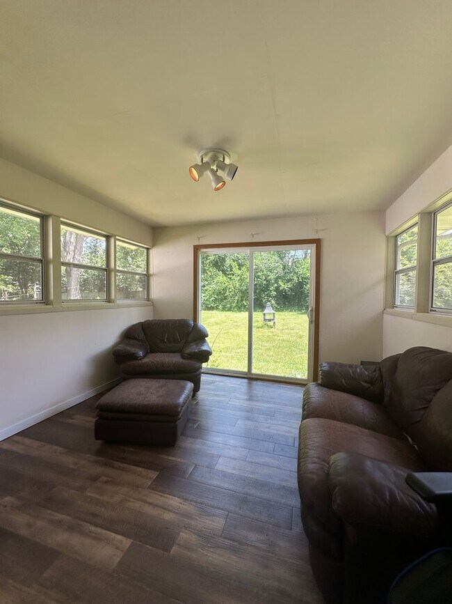 Foto del edificio - Lotheville Duplex