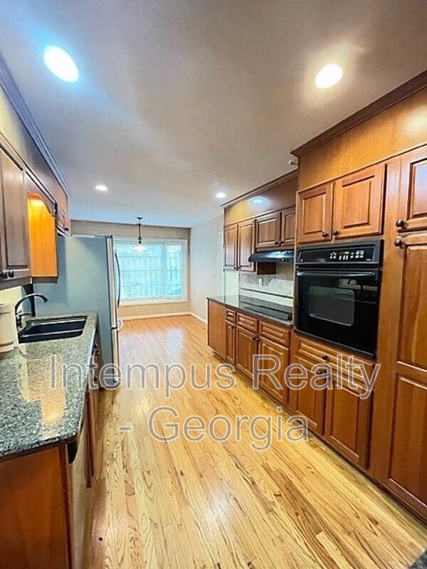 Building Photo - 3474 Sunderland Cir NE