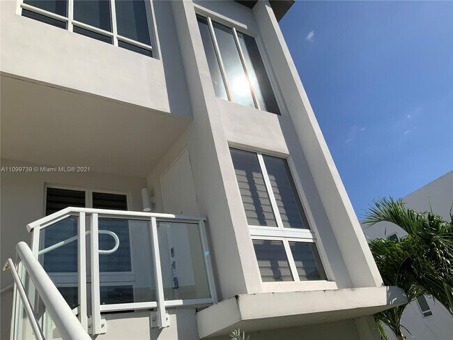 Building Photo - 10265 NW 63rd Terrace