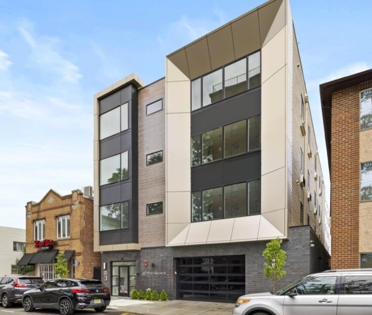 Foto principal - 148-150 70th St
