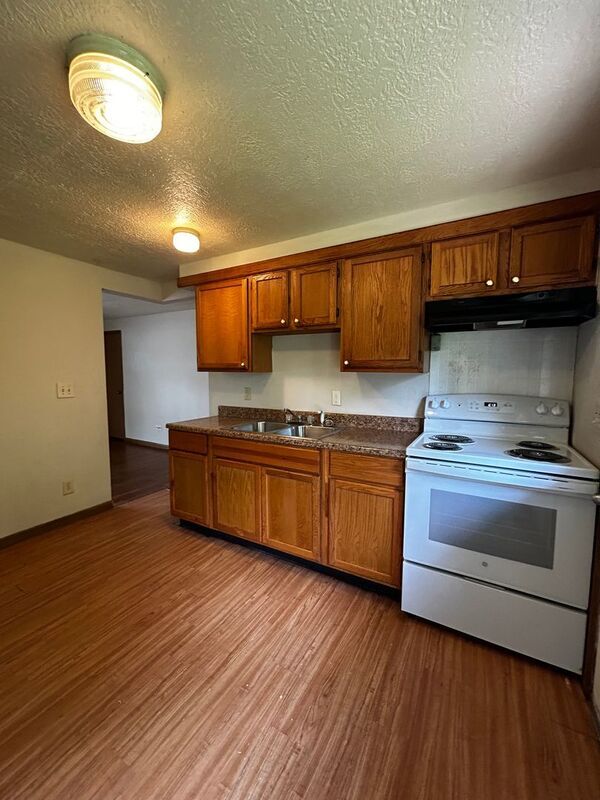 Building Photo - 6189 Ambleside Dr