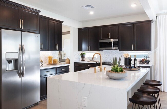 Foto del edificio - Gorgeous  3bed/2.5 bath Model Home in West Sac