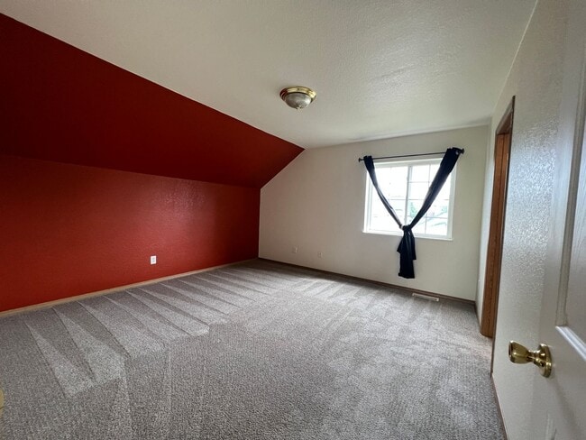 Foto del edificio - 2 Bed - 2 Bath - Off Street Parking