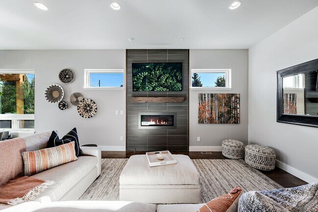 Building Photo - Stunning 4-BDR in the Heart of Sloan’s Lake