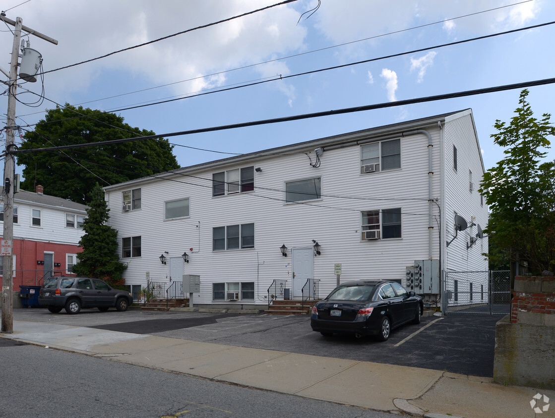 Primary Photo - 35 Ledge St