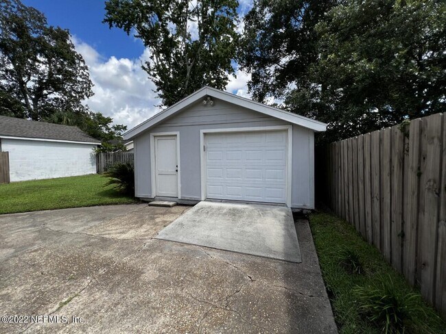 Building Photo - 4743 Kerle St