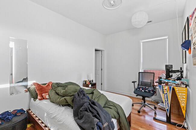 Foto del edificio - 1638 N Western Ave