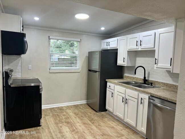 Foto del edificio - 10341 Agave Rd