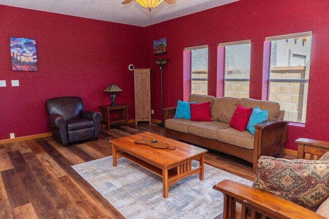 Foto del edificio - Move-In Ready | Fully Furnished | Serene Mountain Views