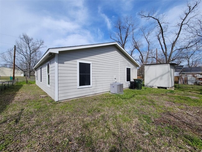 Building Photo - 617 Avenue I