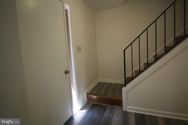 Building Photo - 7843 Briardale Terrace