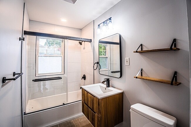 Building Photo - 47 Bridges Ave