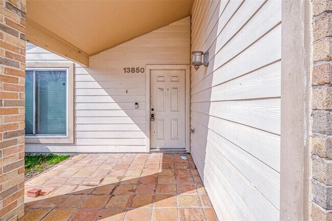 Building Photo - 13850 Walnut Hollow Ln