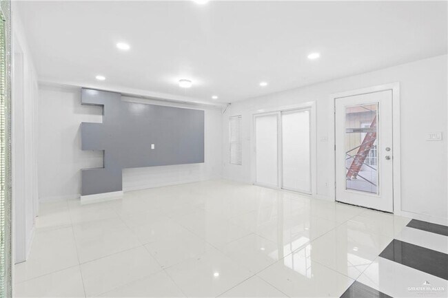 Foto del edificio - 27 W Dallas Ave