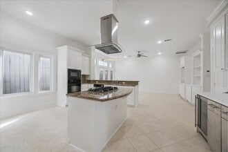 Building Photo - 1715 Nantucket Dr