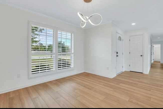 Building Photo - 138 Wayfair Ln