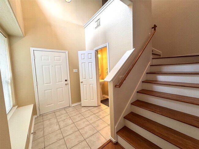 Building Photo - 213 Summerhaze Cir