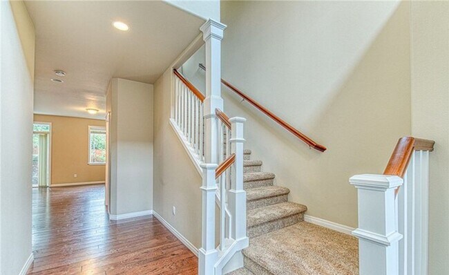 Foto del edificio - Meticulously maintained fully air conditioned 3 bedroom and 3 bath house in Serrano Community!