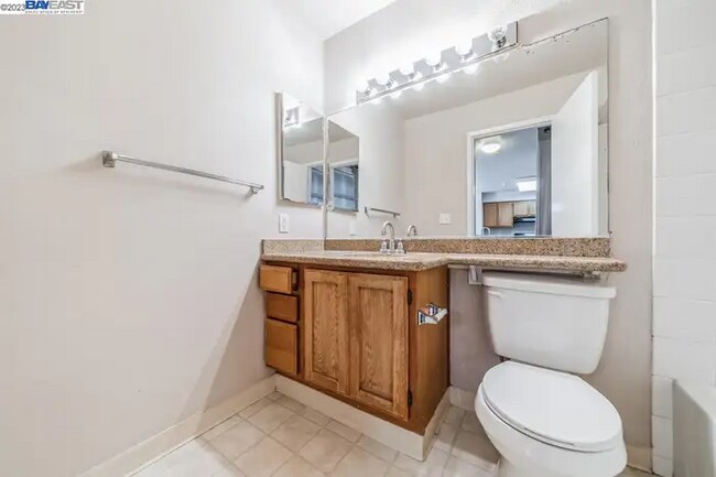 Building Photo - 39224 Guardino Dr