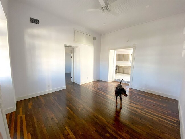 Building Photo - 306 San Bernardo Ave