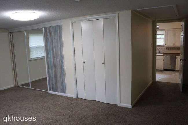 Building Photo - 4 br, 2 bath House - 7 Brookridge Dr