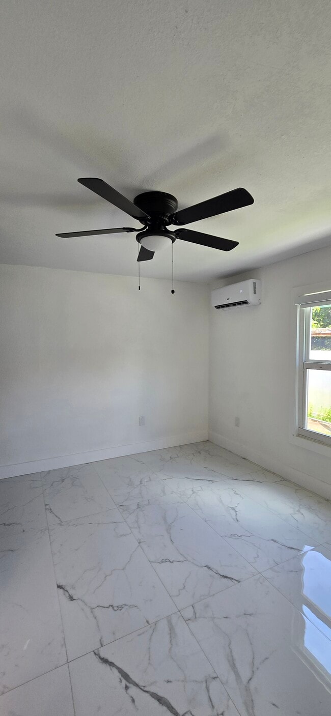 Building Photo - 1711 SW 129th Way