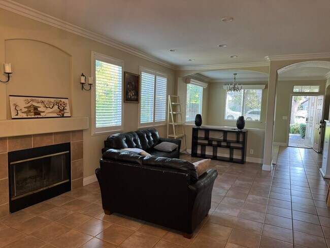 Foto del edificio - Home for Rent in Carmichael, CA