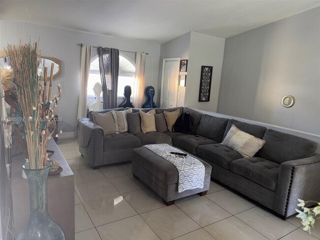 Foto del edificio - 3375 W 76th St