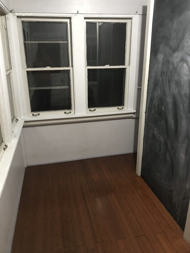 Back room - 632 Marengo Ave