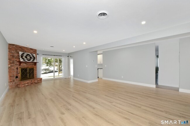 Foto del edificio - 28 Mill Hill Rd