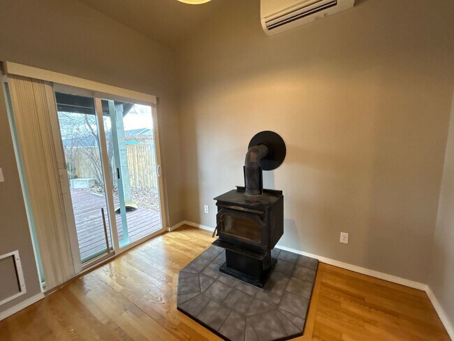 Foto del edificio - 3 Bedroom / 2 Bathroom Home in SW Redmond