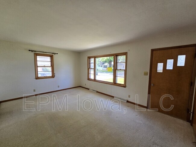 Building Photo - 1217 Dorothy Dr