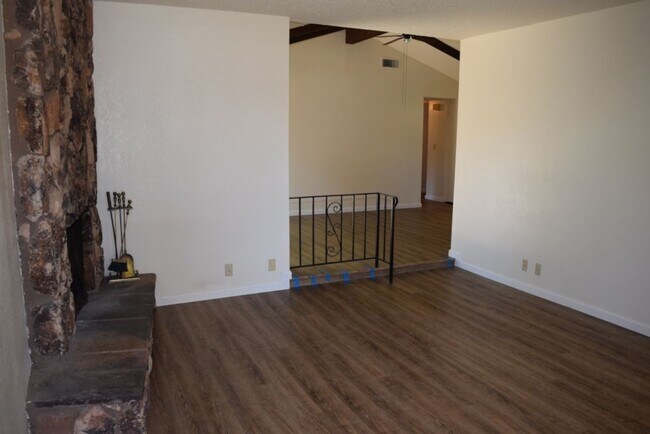 Foto del edificio - 6051 Roloff Way
