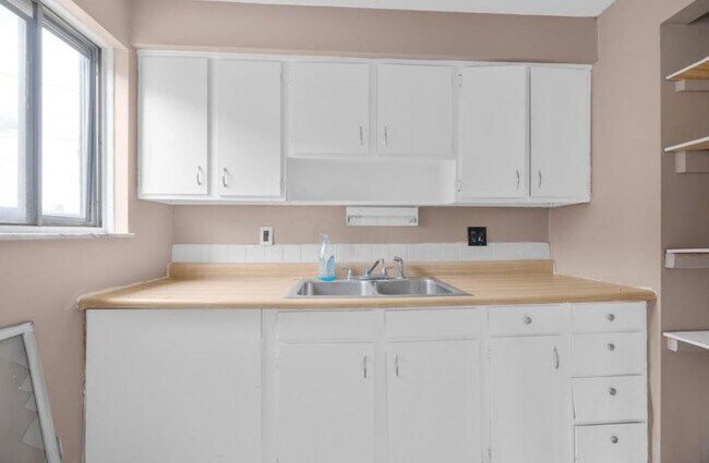 Foto del edificio - 4688 Hilton Ave