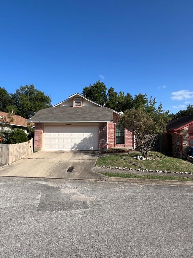 Building Photo - 102 Aspen Dr N